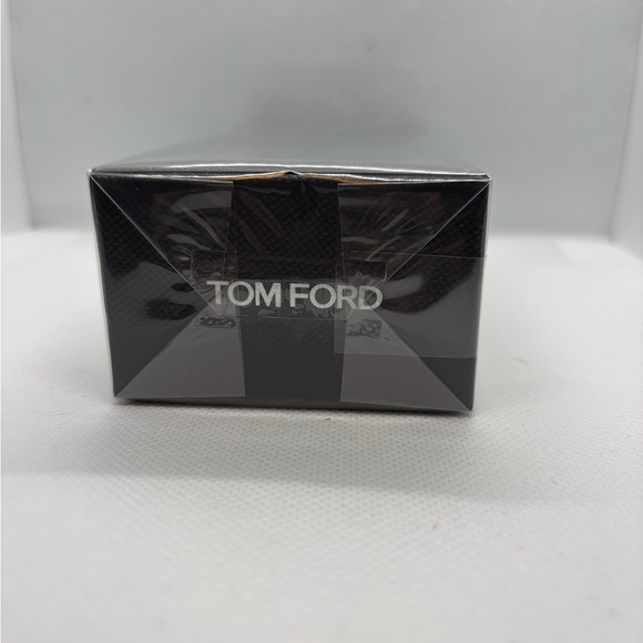Tom Ford Oud Wood Eau de Parfum - Black with Brown Accent - Picture 3 of 4